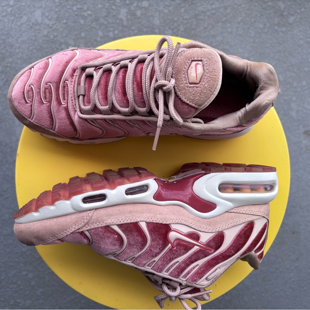 Nike Women's Pink Sneakers